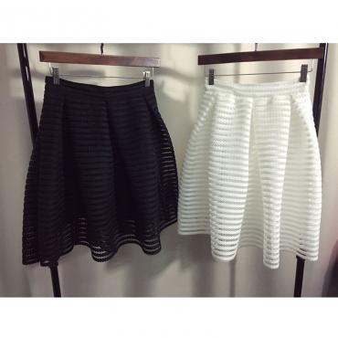 Sommer im Herbst neue sexy Mode Rock Womens Gestreiften Hebt fluffy Rock swing Rock ladies Schwarz Weissen Ball