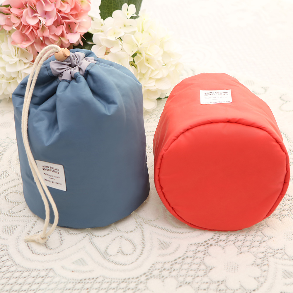 Neue Ankunft Tonnenförmige Reise Kosmetiktasche Nylon Hohe Kapazität Kordelzug Elegante Trommel Waschen Tasche
