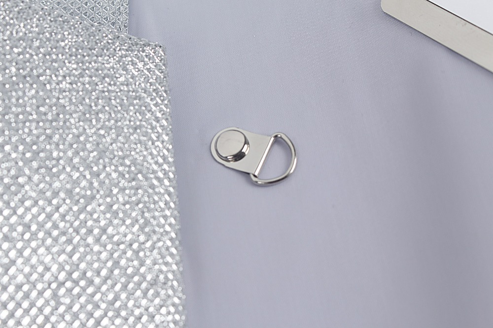 schulter schwarz silber farbe dame mode V metallKette design glitter glanz hülle Tasche clutch elelgant Handtasche