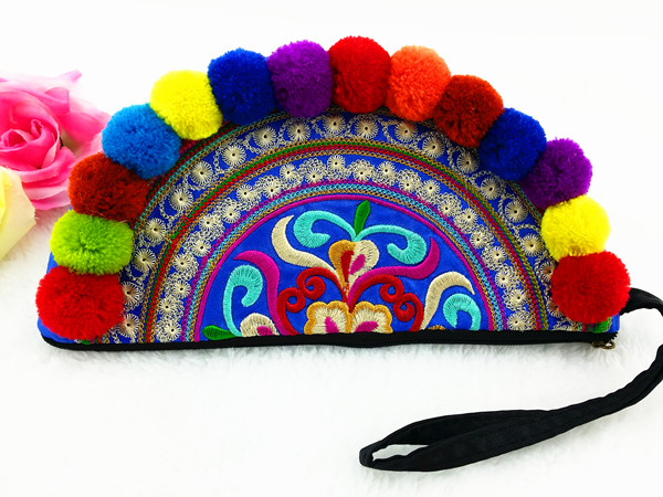 Neueste Ethnic original Stickerei Taschen vintage handgemachten Mehrfarben Pompom Kupplungen Taschen personalisierte